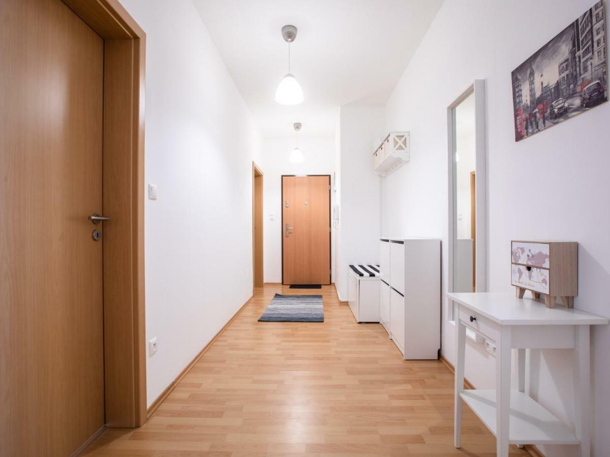 Spacious Apartment In The Old Town Of บราติสลาวา ภายนอก รูปภาพ