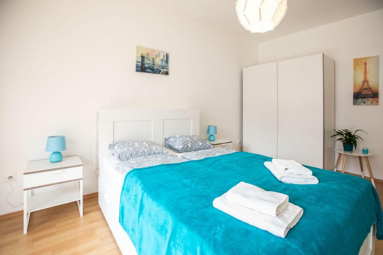 Spacious Apartment In The Old Town Of บราติสลาวา ภายนอก รูปภาพ